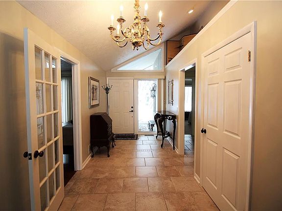 4th image of 17 Cedarwood Cir