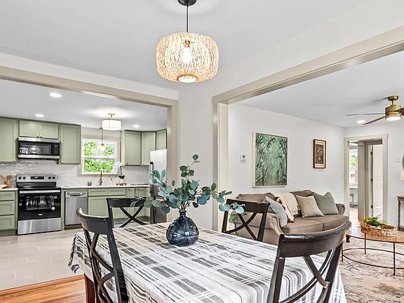 4th image of 492 Clover St