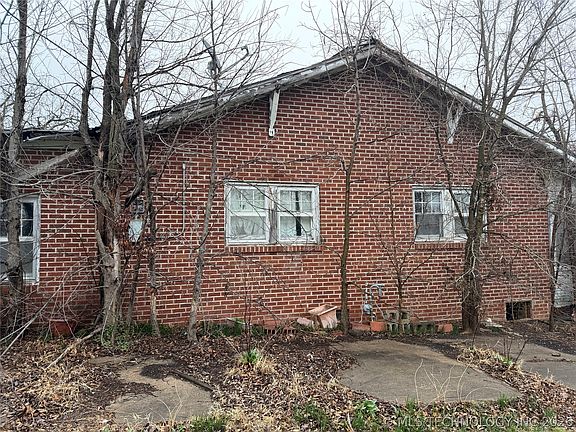 2nd image of 1017 E 10th St
