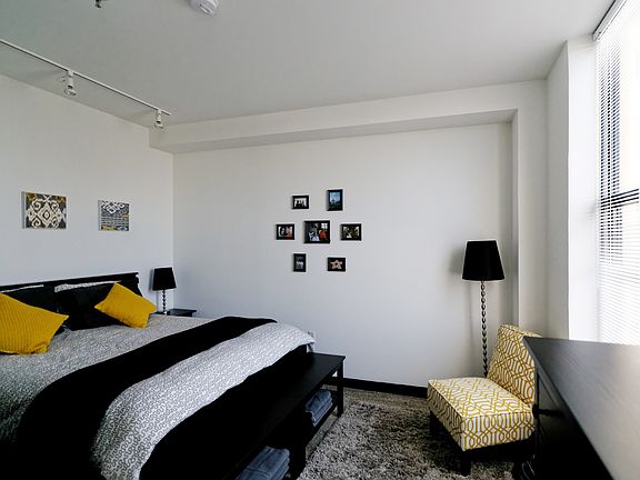 3rd image of 301 1st St SW APT 615