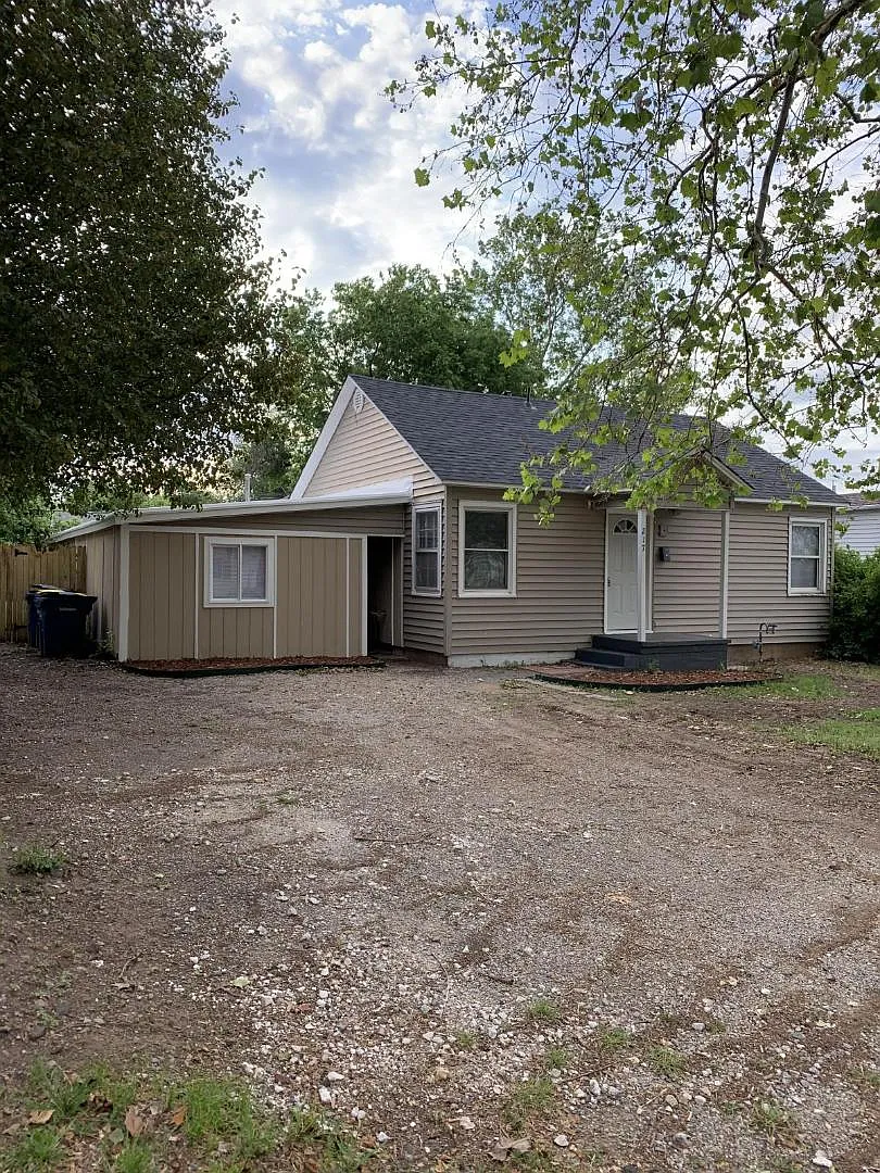 Property Photo - 217 S Arrington Dr