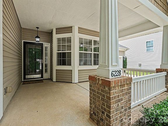 4th image of 6228 Colonial Garden Dr