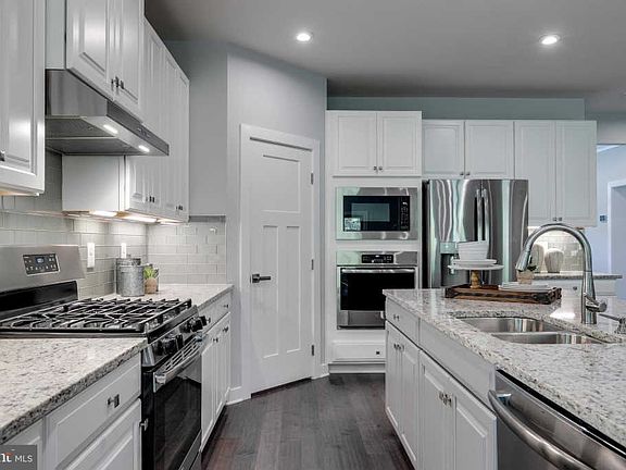 4th image of 5005 Regents Ln