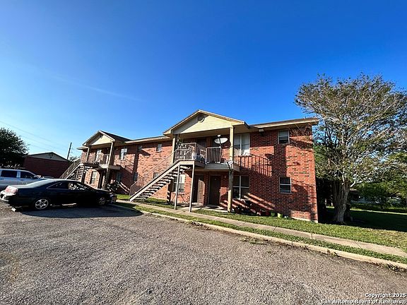 4th image of 1705 S Washington St,