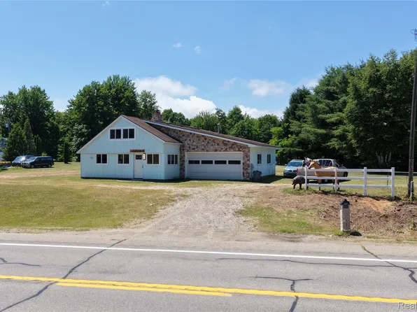 2898A Lakeshore Rd, Applegate, MI 48401