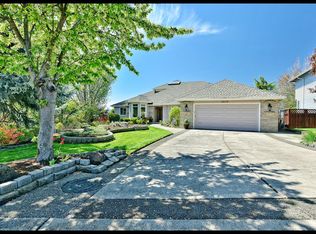 2909 Hollyburn Rdg, Medford, OR 97504