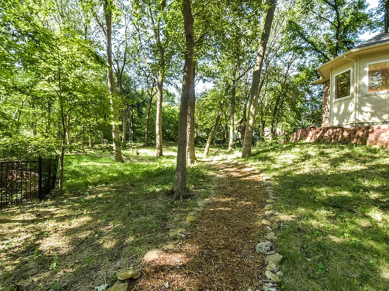 1113 Shady Oaks Cir — Photo 39