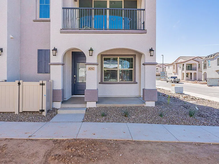 4042 E Amoroso Dr — Photo 1