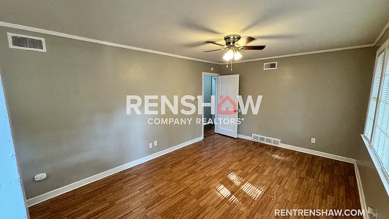 3 bed, 1.0 bath, 958 sqft, $1,095 — Photo 2