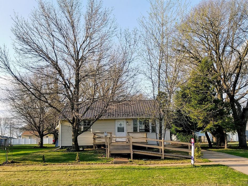 2nd image of 1009 W Stone Ave