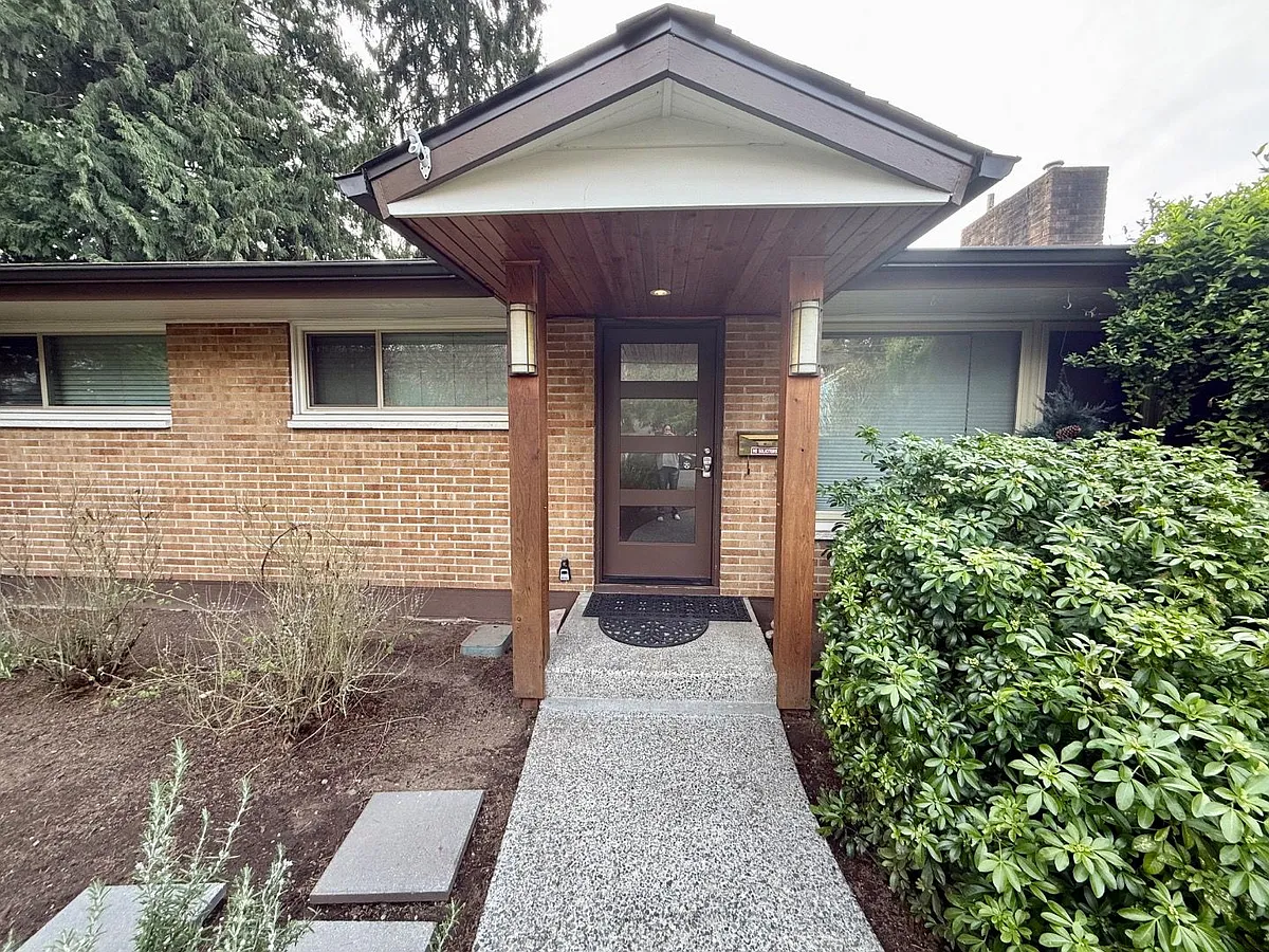 Building Photo - 18625 103rd Ave NE