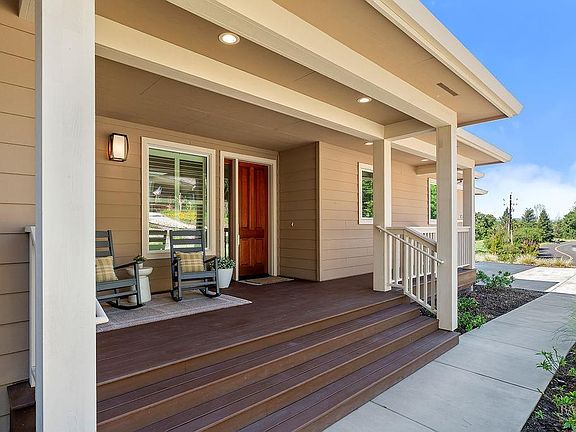 3rd image of 5055 Carriage Lane