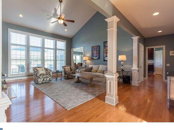 3rd image of 104 Bolero Dr