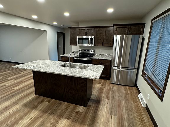 2nd image of 213027 Legion St