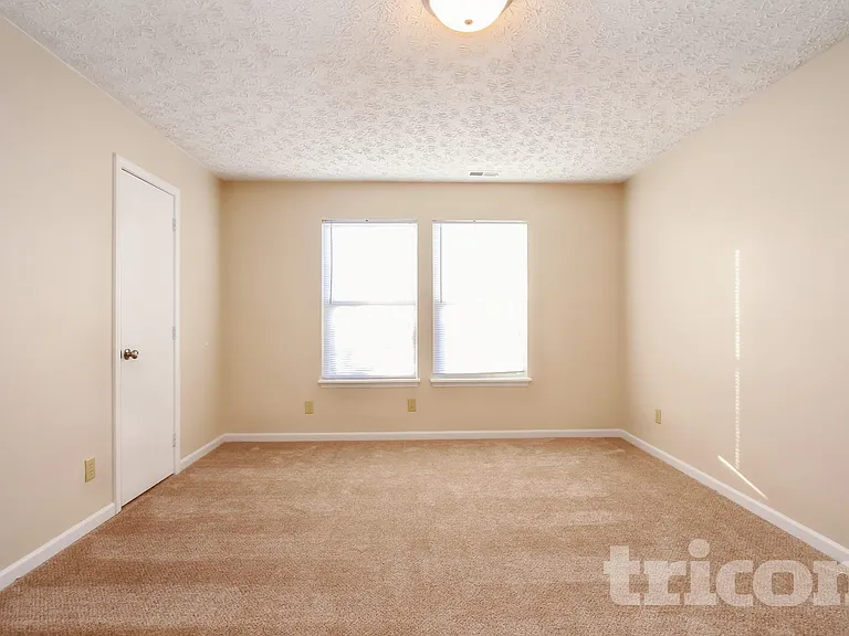4475 Connaught East Dr — Photo 6