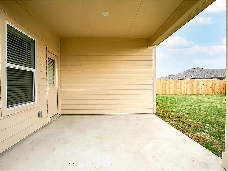 204 Coventry Dr — Photo 29