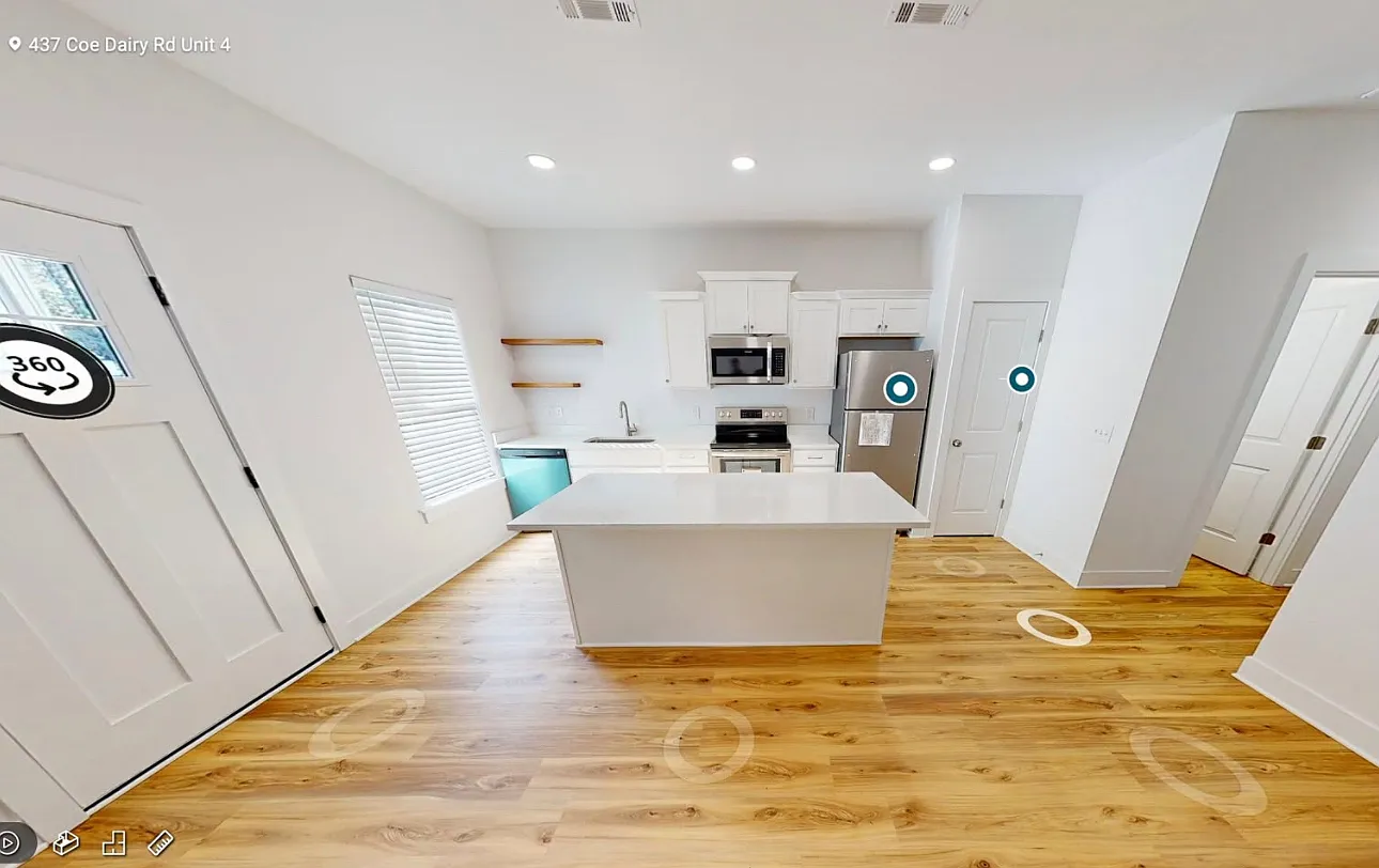 Modern 2 Bed/1 Bath Apartment — Photo 1
