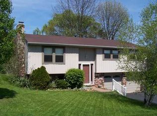 6006 Lancaster Dr, Aliquippa, PA 15001