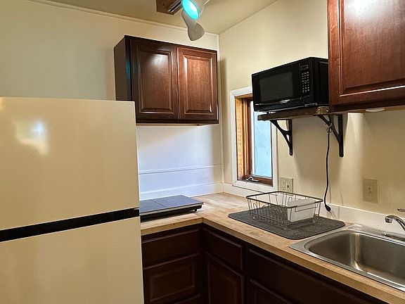 5th image of 212 S Beaver St