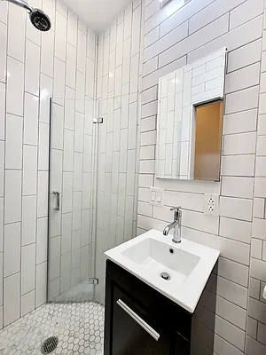 Rented by Esra Realty | media 8