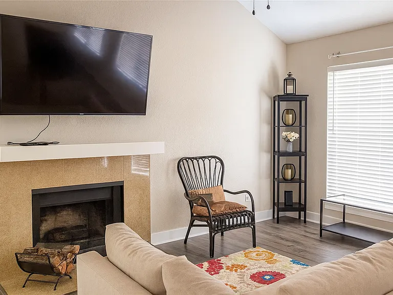 1302 Danbury Sq #A — Photo 11