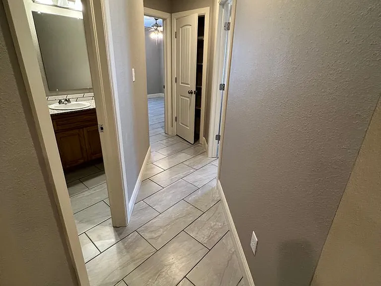 9016-9018 Sandra Way — Photo 15