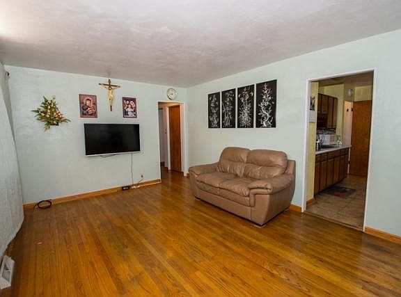 2nd image of 2513 Rockne Dr