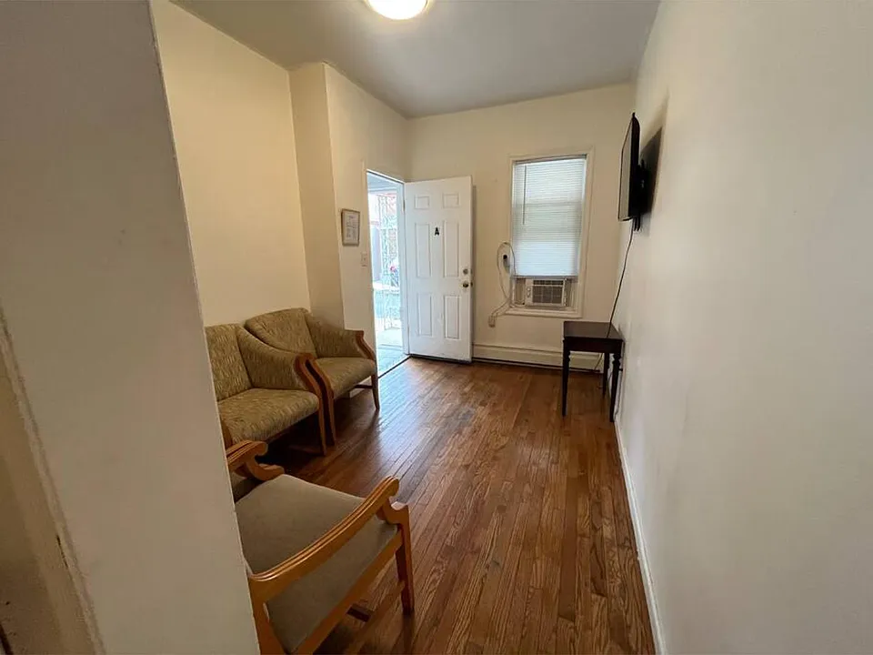 37 N Bellevue Ave #1