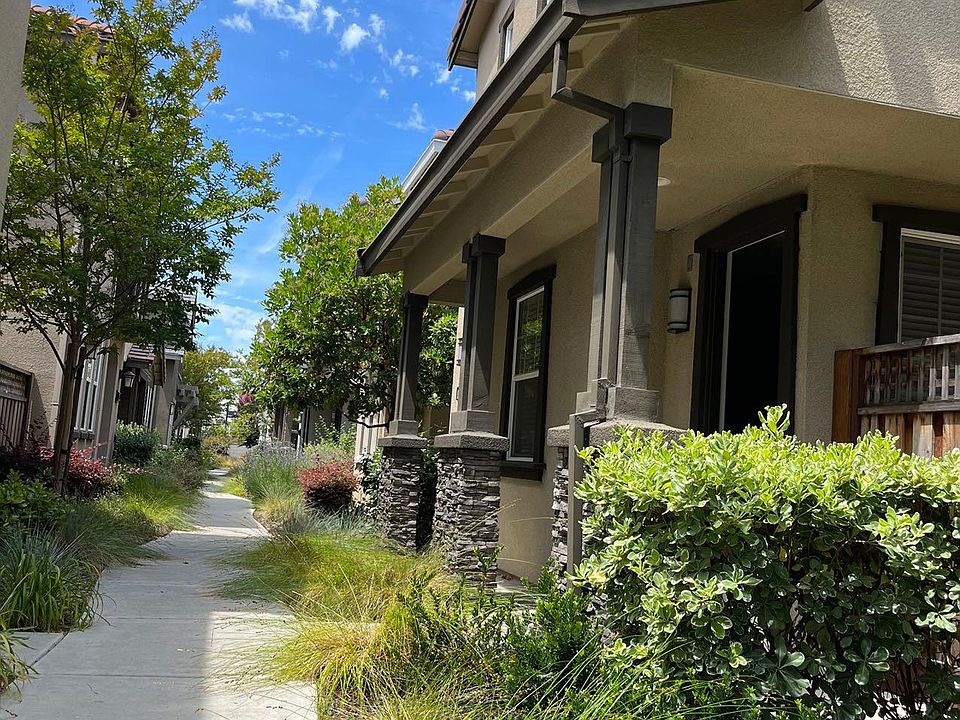 1st image of 523 Aspen Pl #1