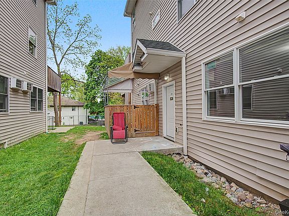 3rd image of 32 Herrick Avenue #113