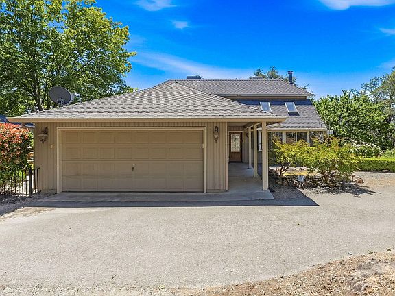 3rd image of 8090 Montgomery Cir