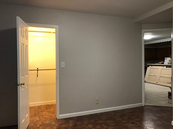 4th image of 2311 Demeyer St