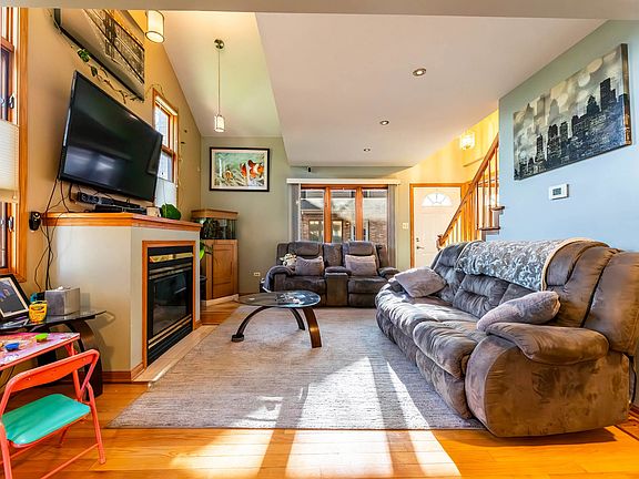 3rd image of 7057 W 100th St