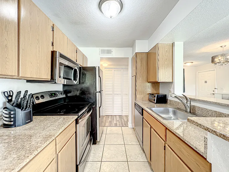 11592 Westwood Blvd #1514 — Photo 8