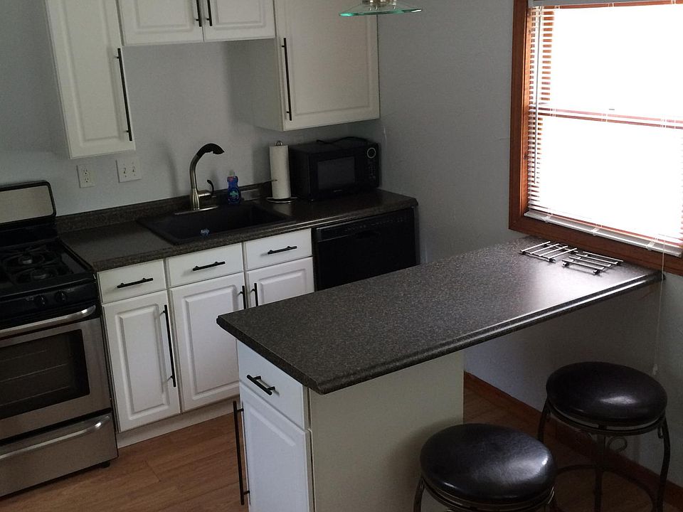 kitchen / breakfast bar