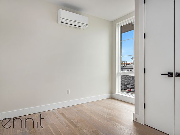 5th image of 933 Rogers Ave #2F