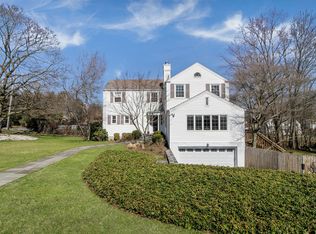 2 Richbell Rd, White Plains, NY 10605