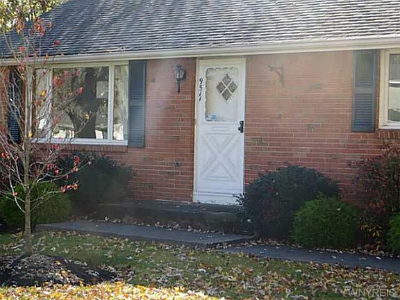 2nd image of 9511 Countryside Ct
