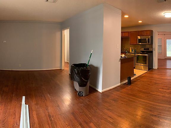 5th image of 529 Norwood Dr