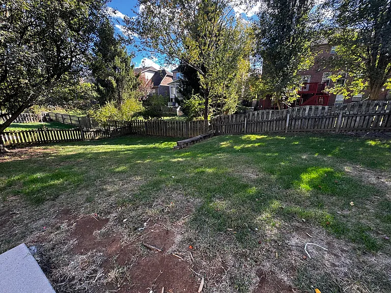 2224 Wilmington Ln — Photo 35