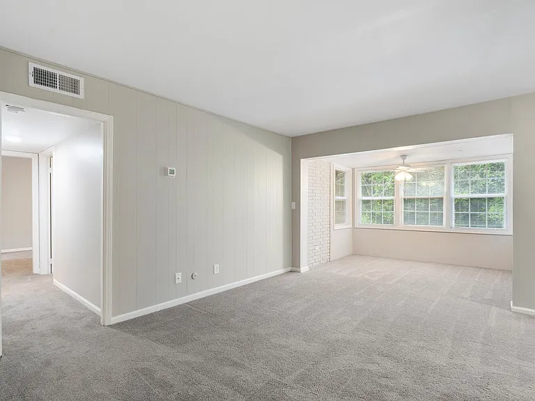 Winthrop Apartments — Photo 5