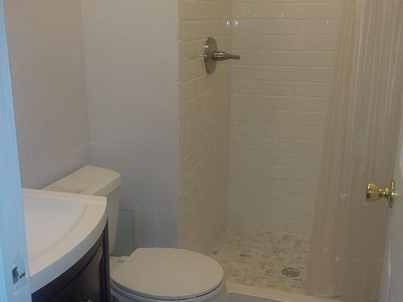 4th image of 646 W Waveland Ave APT 1