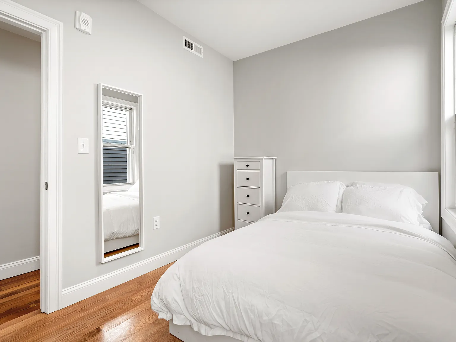 1 Bed / 1 Bath Apartment in East Boston — Photo 3