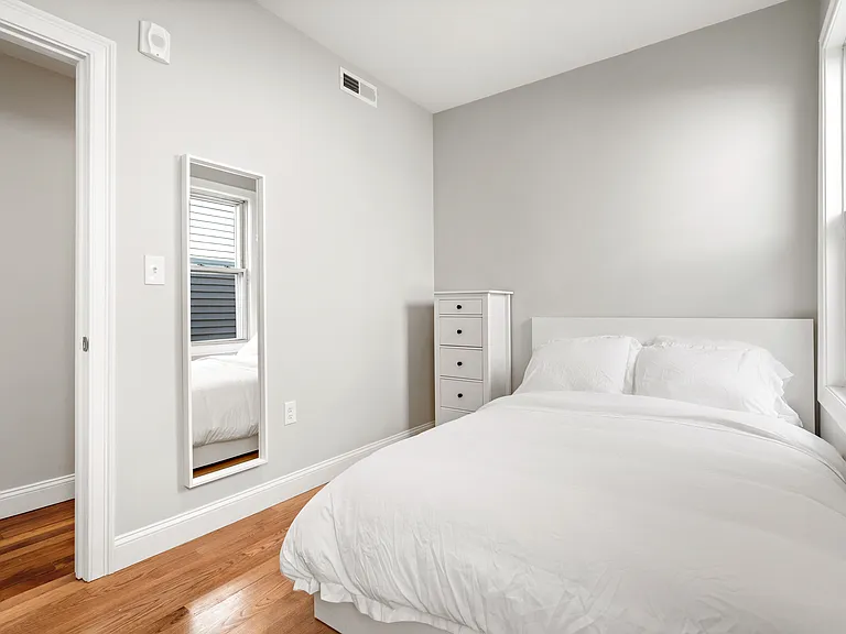 821 Saratoga St #4 — Photo 3