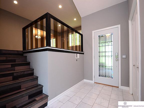 4th image of 815 S 120th Ave