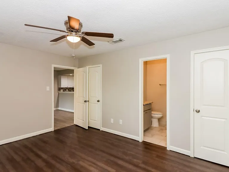 2104 Yorktown Ct S — Photo 10