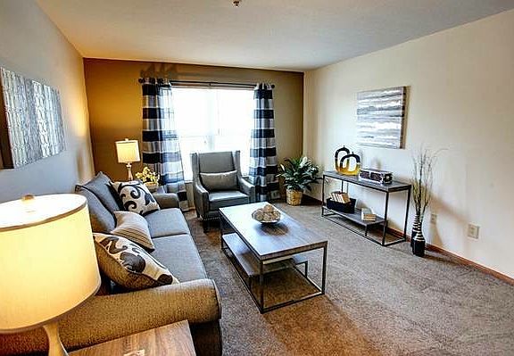 4th image of 3524 Gateway Lakes Dr