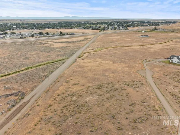 NE Dive Ct, Mountain Home, ID 83647