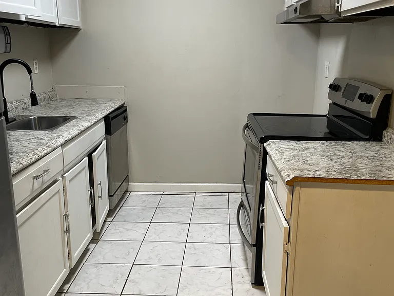 215 Camelot Dr #215 — Photo 3