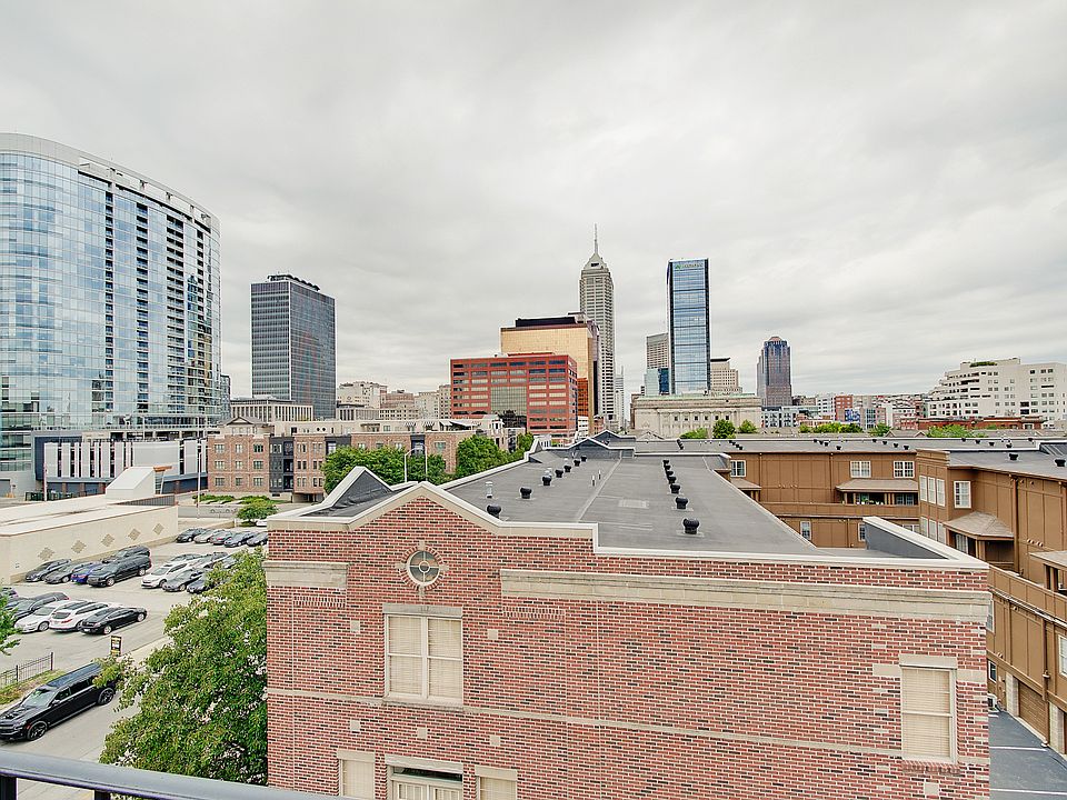 1st image of 450 E Ohio St APT 304
